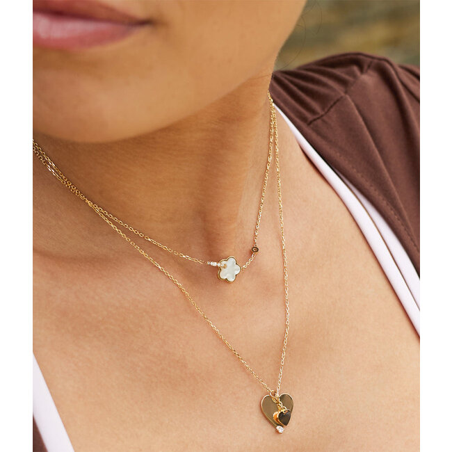 Goud ketting met hart of parelmoer klaver
