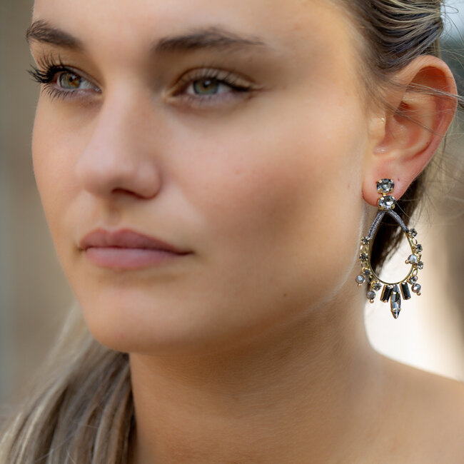 Boho chiq zwart grijze oorbellen in druppel