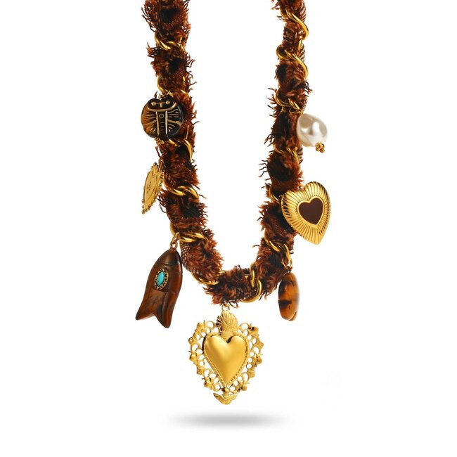 Beadle Speelse opvallende ketting met tijgerprint stof en verschillende bedels