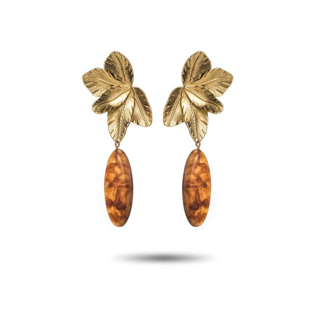 Beadle Opvallende oorbellen met gouden bladeren en warme bruine hanger