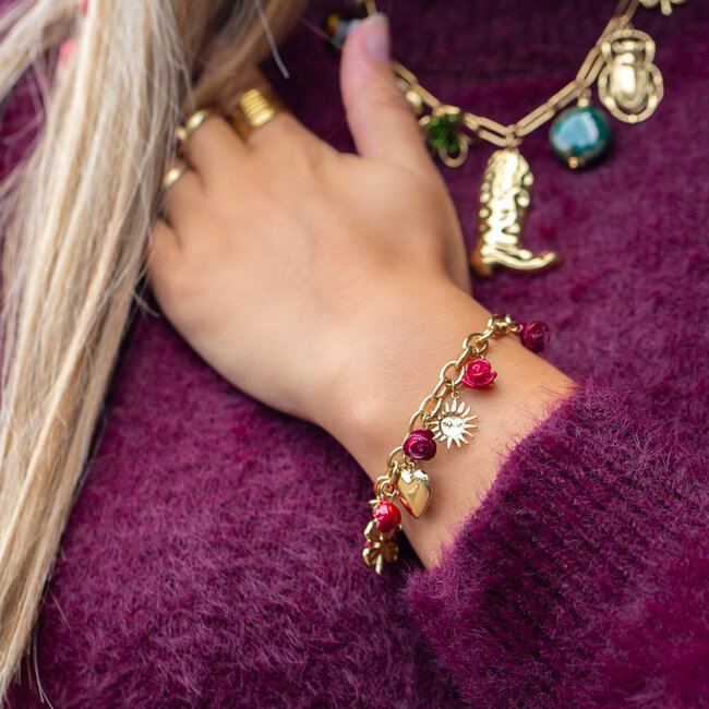 Beadle Goudkleurige schakelarmband met rode roosbedels.