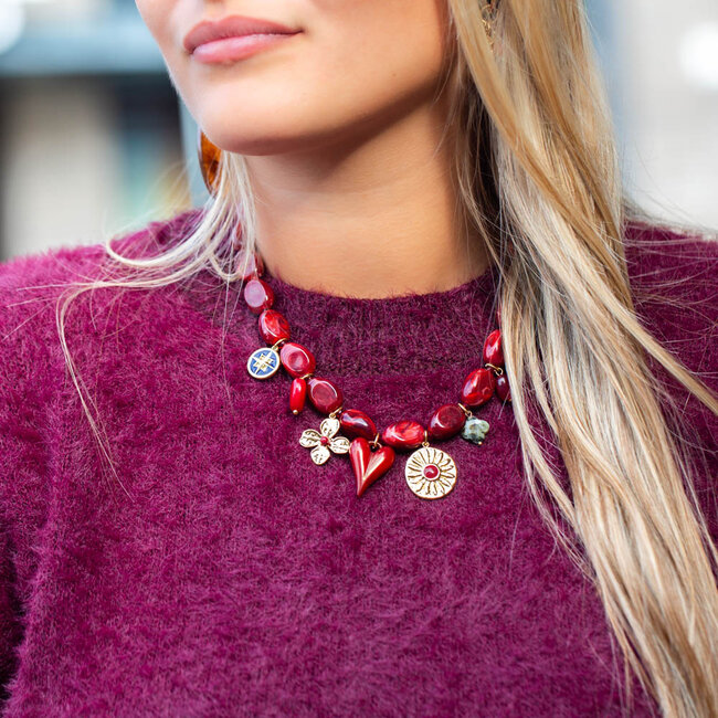 Beadle Rode grote kralen ketting met lekker veel rode harten en charms