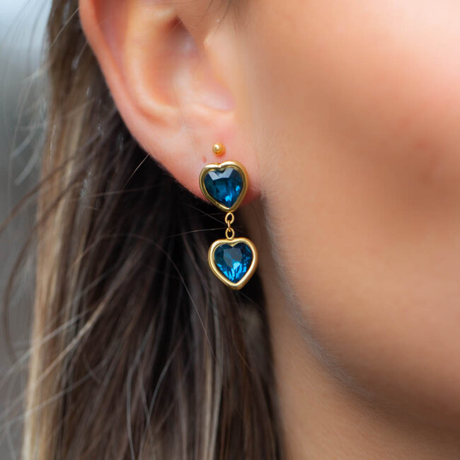 Sprankelende lange Harten:  Oorbellen met blauwe  crystal hartjes