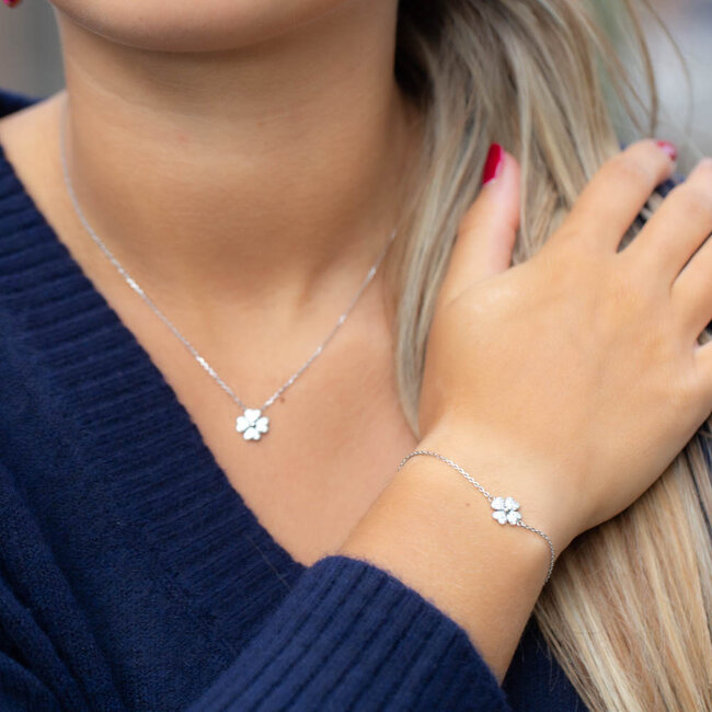 Zilver ketting of armband met klaver en glitter steentjes