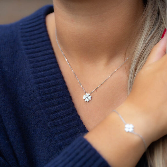 Zilver ketting of armband met klaver en glitter steentjes