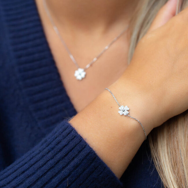 Zilver ketting of armband met klaver en glitter steentjes
