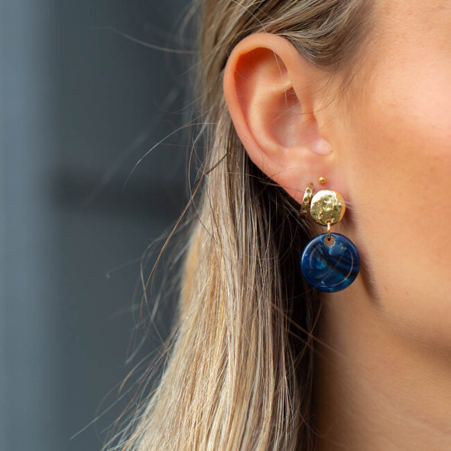 Blauw gemeleerde resin ronde schijf oorbellen
