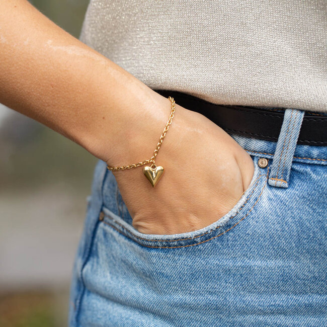 Beadle Goudkleurige schakelarmband met hartbedel
