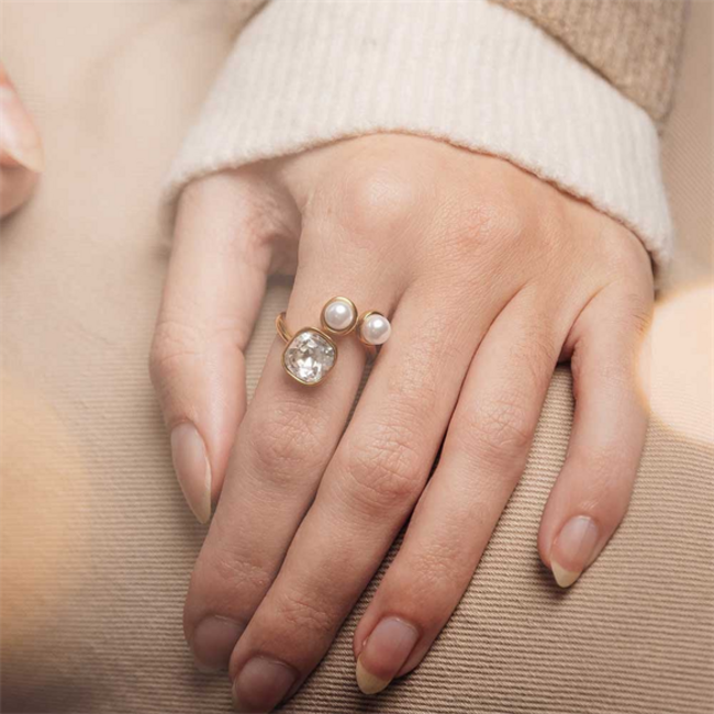 IXXXI Trendy ring met parels en sparkle