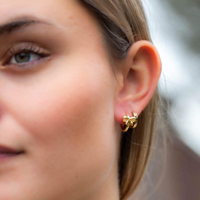 KARMA Goldplated oorbellen met strikje