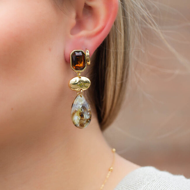 Biba Opvallende Biba oorbellen met warm bruine crystal en druppel