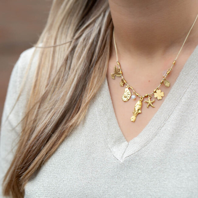 Beadle Vrolijke gouden ketting met bedels zoals schelp, visje en klaver
