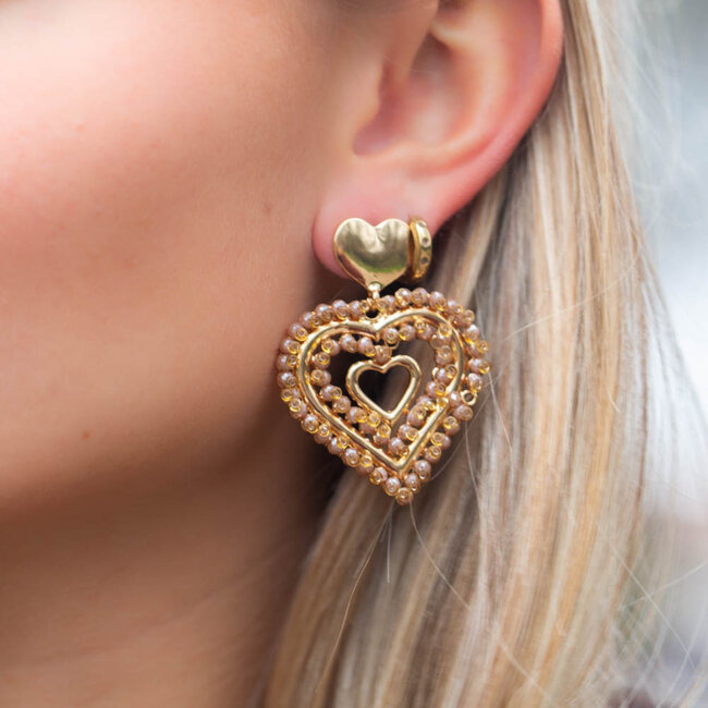 Biba Donkerbeige groot hart kraaltjes oorbellen