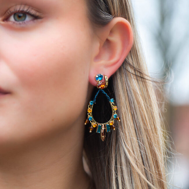 Boho by night druppel oorbellen met bedeltjes in warm bruin en blauw