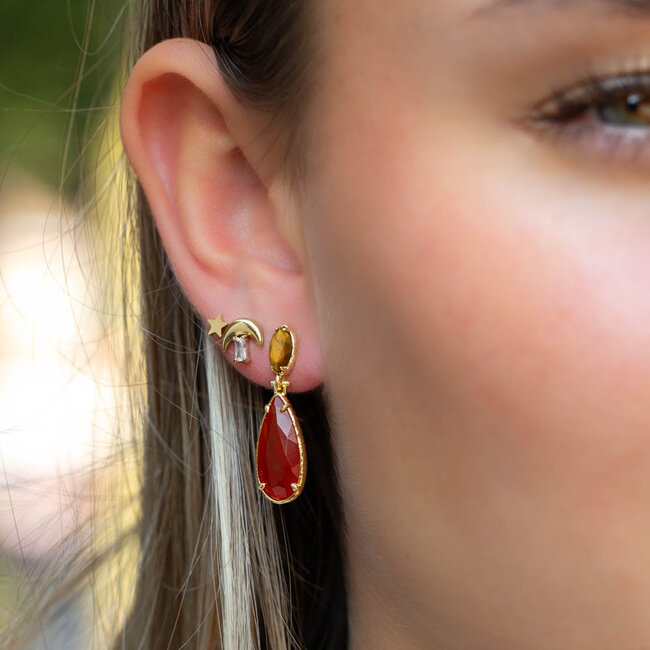 Beadle Bohemian lange natuursteen oorbellen met tijgeroog en oranje druppel