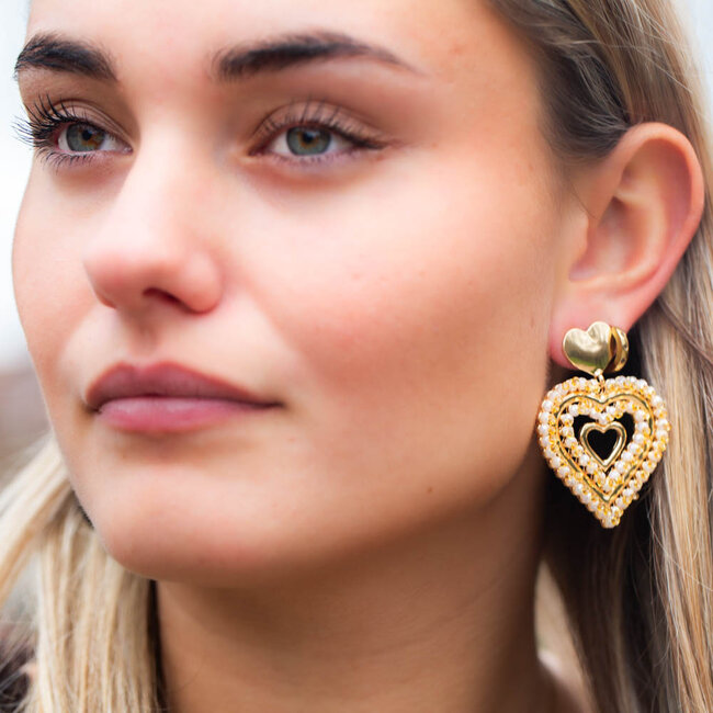 Biba Grote hart oorbellen met witte kraaltjes