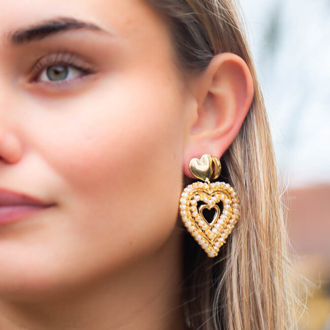 Biba Grote hart oorbellen met witte kraaltjes