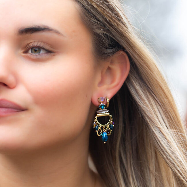 Biba Bijzondere oorbellen met blauwtinten en goudkleurige details