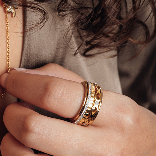 Complete goud crystal ring