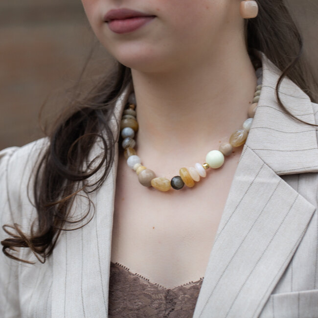Grote opvallende naturel kleuren kralen ketting