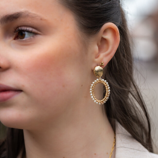 Biba Luxe Goud parel ovaal oorbellen