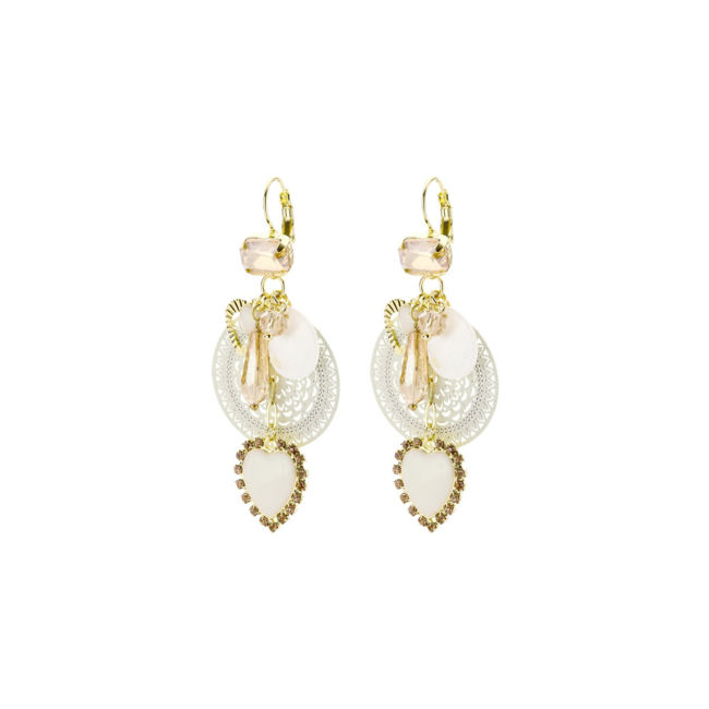 Luxe boho oorbellen in witte tinten met Ibiza sfeer