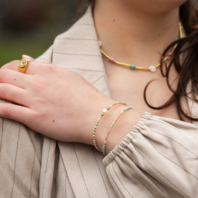 Pastel armbandjes in wit  roze en mint