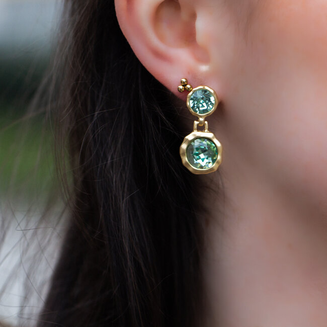 Biba Crystal luxe groene steen mat gouden  oorbellen