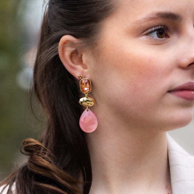 Warme roze tint oorbellen met crystal steen en druppel