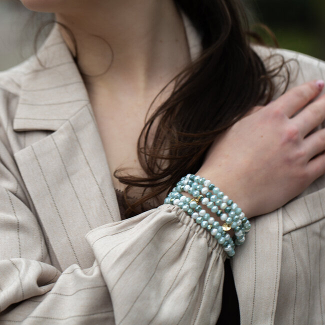 Strand armband met schelp bedel