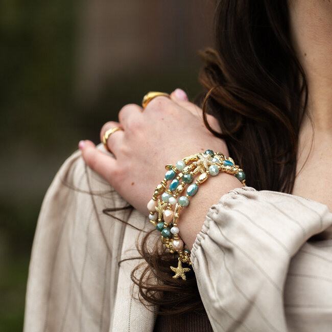 Strand armband met schelp bedel