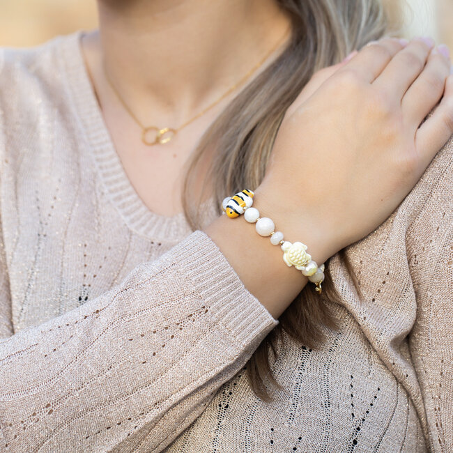 Biba Armbandjes met witte  kralen, vis en zeester