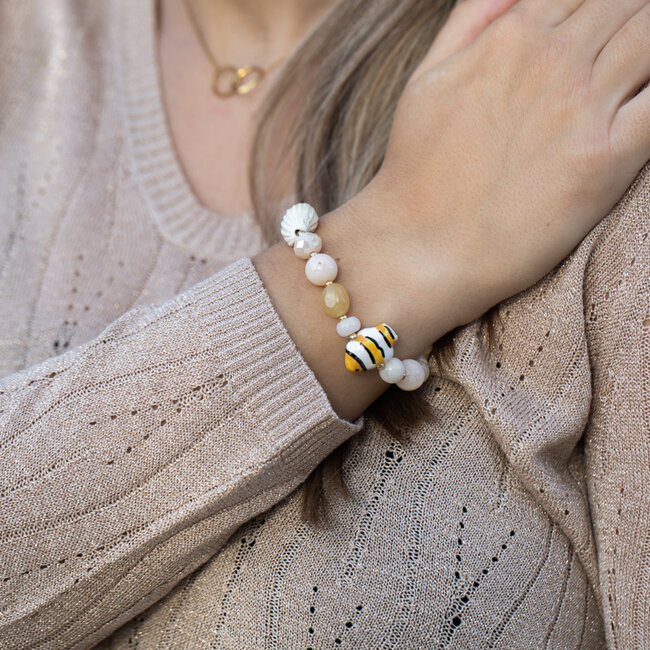 Biba Armbandjes met witte  kralen, vis en zeester