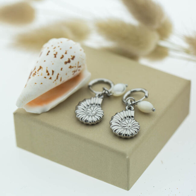 Sunset Soul oorbellen schelp zilver