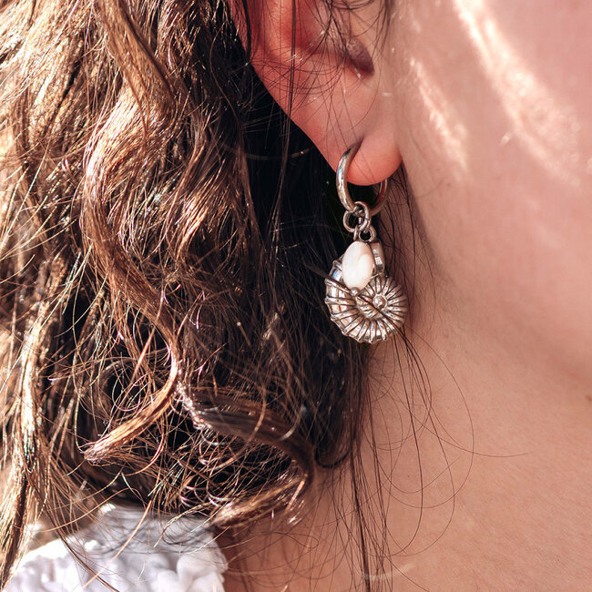 IXXXI Sunset Soul oorbellen schelp zilver