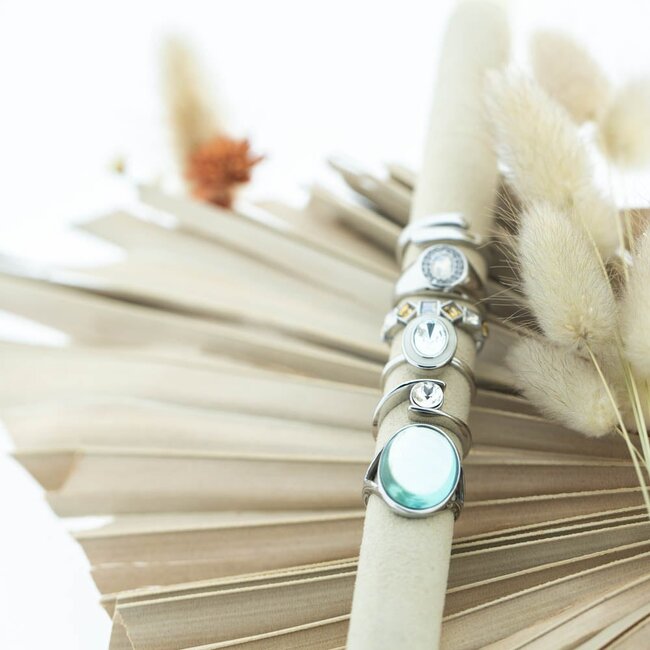 Zilver fame ring met crystal steen