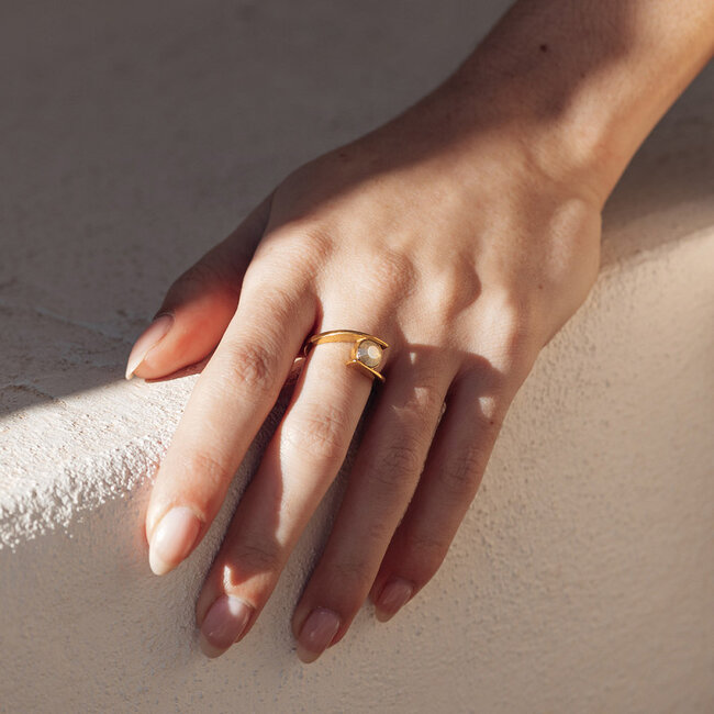 Goud fame ring met crystal steen