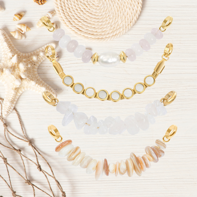 Goud chains connect sunset soul