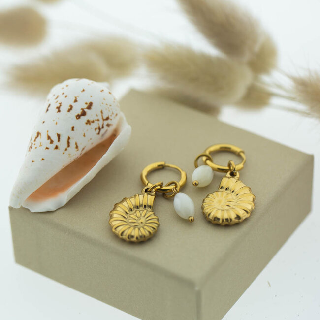 Sunset Soul oorbellen schelp goud