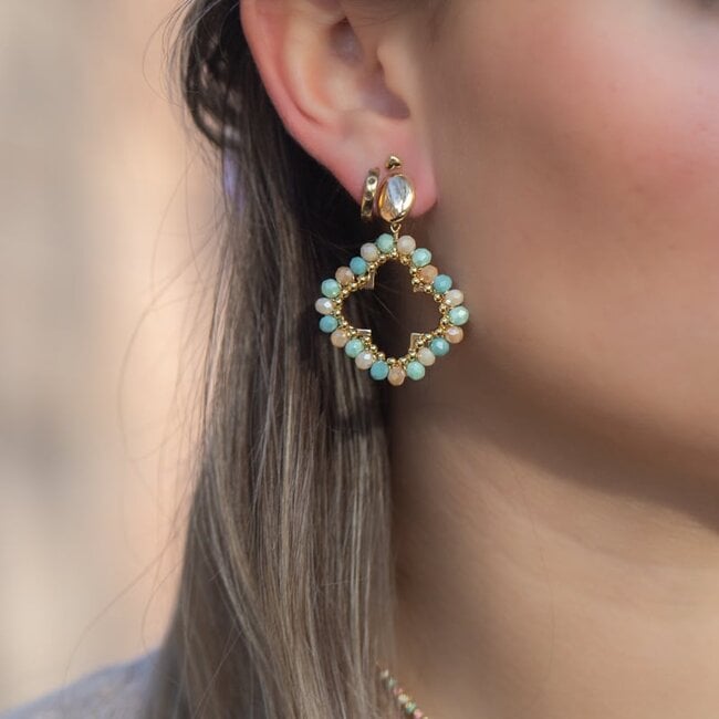 Biba Strand tinten open klaver oorbellen