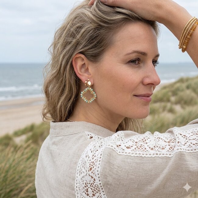 Biba Strand tinten open klaver oorbellen