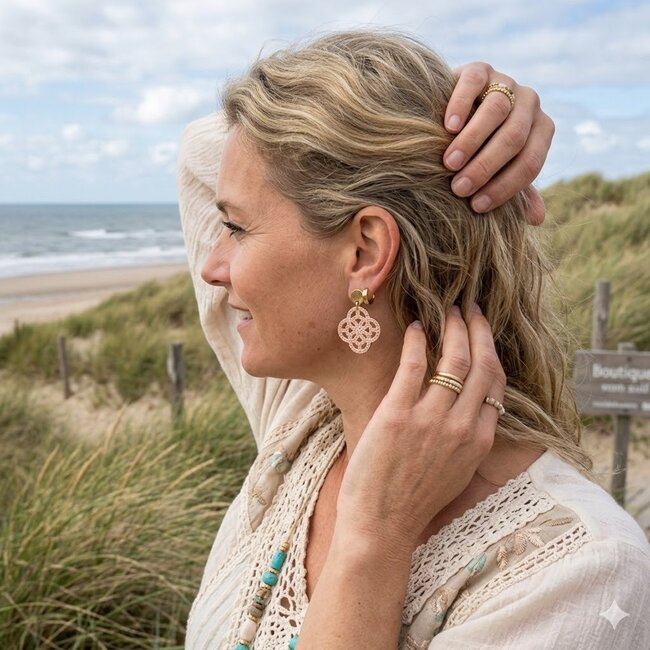 Biba Roze glitter klaver boho oorbellen