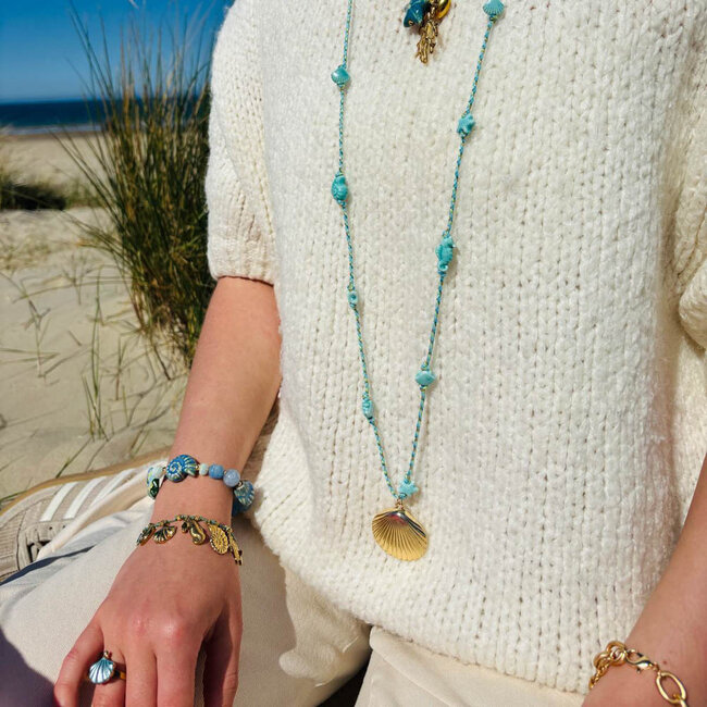 Biba Lange ketting met schelp bedel met keramiek  zeethema kralen  turquoise