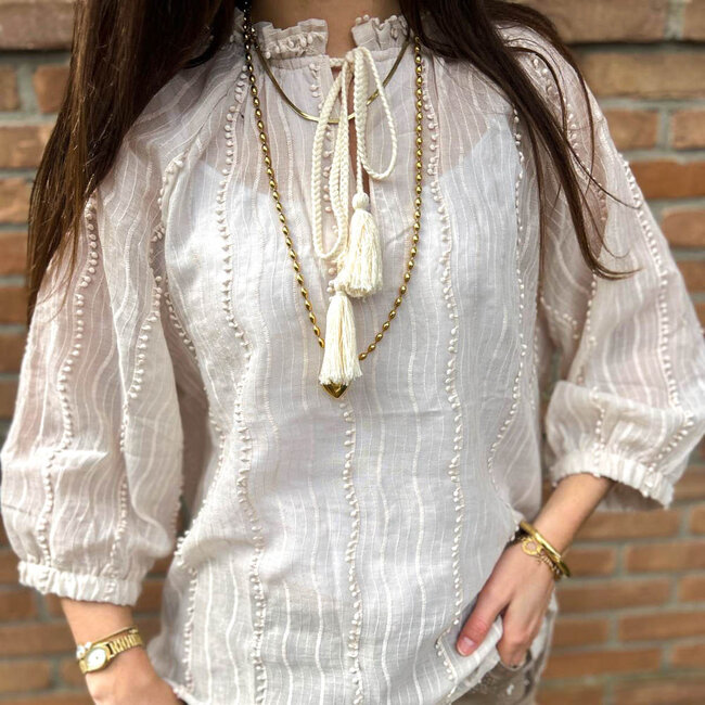 Heerlijke  luchtige, vrouwelijke top met verfijnde details