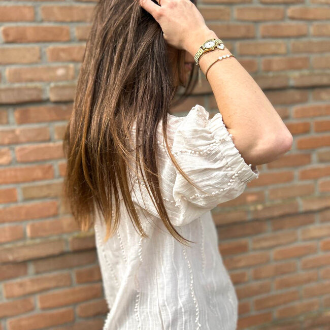 Heerlijke  luchtige, vrouwelijke top met verfijnde details