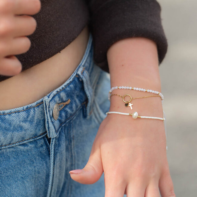 Wit met goud armbandset met bedeltjes en parel