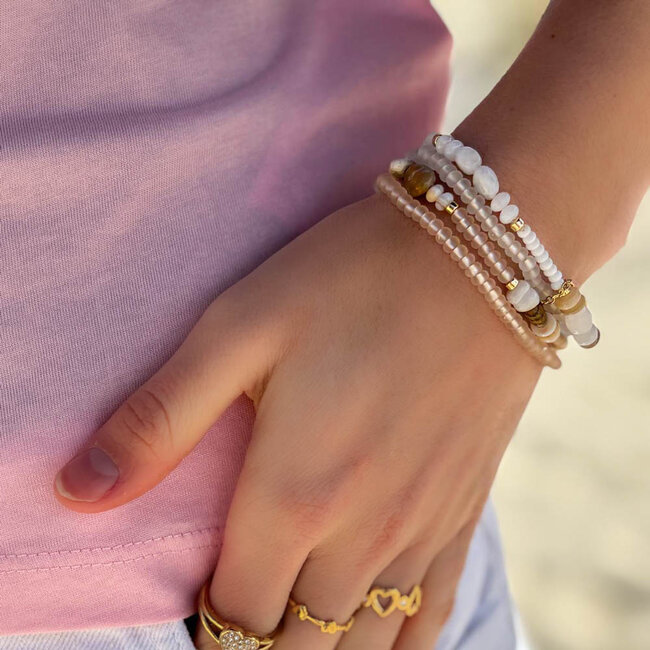 Biba Beige of witte beachy matte kralen armbandjes