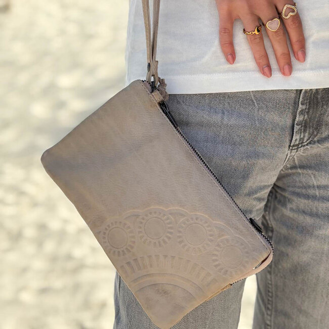 Zeeuws Leren beige  compact tasje