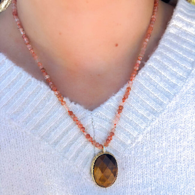 Kettingen met roze parels, oranje stenen en tijgeroog