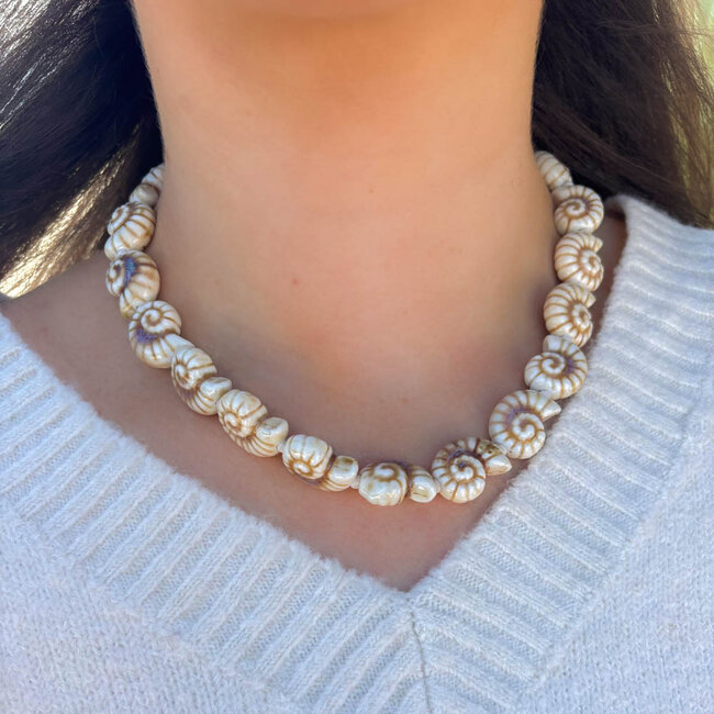 Ketting met keramiek schelpen